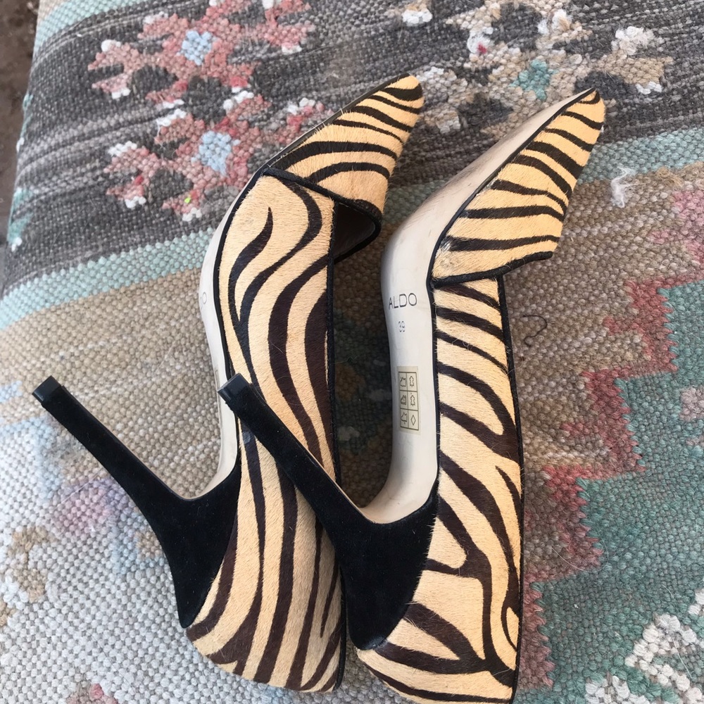 Aldo size 39 tiger print stilettos. - Picture 3 of 7
